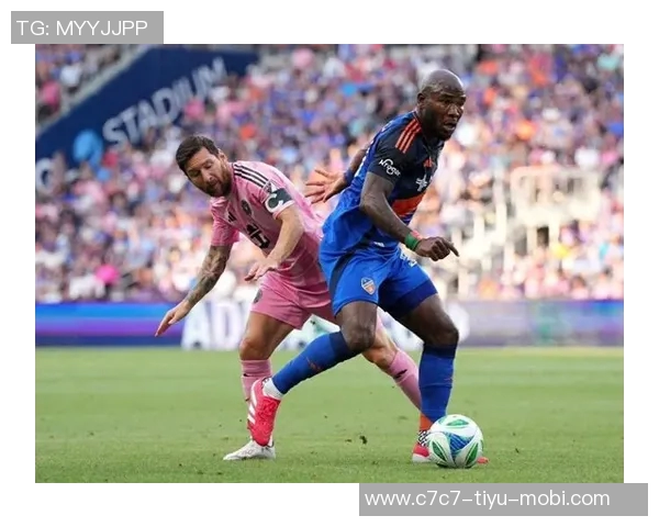 客场逆境加剧迈阿密防守失误再失一球上半场形势严峻